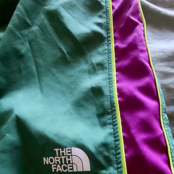 Northface shorts great colors! Nwt short or swim trunks - Picture 2 of 9